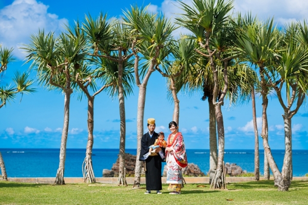【沖縄本島中部】アラハビーチで撮る琉装ファミリーフォトウェディング（お子様衣装付き）