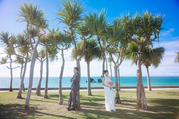 【沖縄本島中部】ビーチフォトウェディング100カットプラン