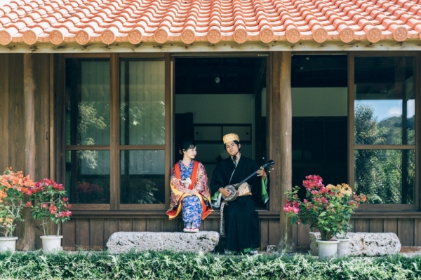 琉装ウェディングフォト｜琉球古民家＋天然ビーチ満喫プラン