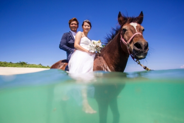  【Aqua Wedding】Special Plan with Horseback Riding Photo Shoot in Ie Island