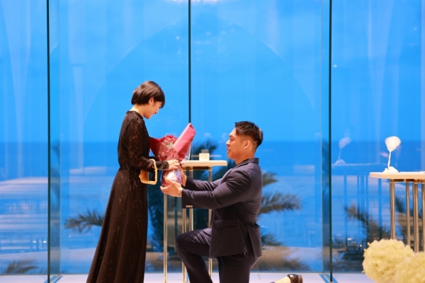 【Lumièreプロポーズ-ステラ】★リゾートチャペルでサプライズプロポーズ＊写真撮影＊バラの花束付き♪感動の瞬間を写真に残そう