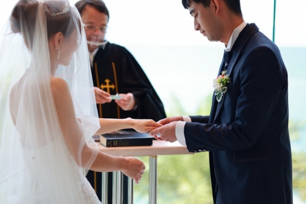 ★夏大特価プラン★【2025年5～8月限定】ふたりだけの挙式＆ビーチフォト＊セレモニー付フォトプラン＊100カット＊洋装1ペア＊土日祝日料なし