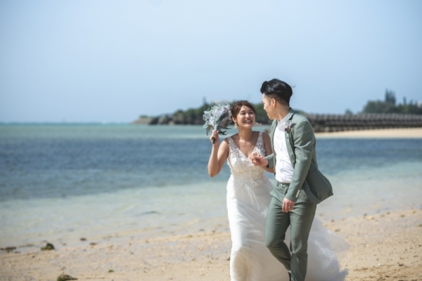 【沖縄本島の人気のロケ地4ヶ所から選べる】青い海とサンセットプラン