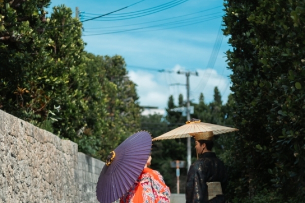 【沖縄の伝統的な衣装とドレスの両方で撮影】沖縄琉球衣装 中村家住宅＋洋装ビーチプラン