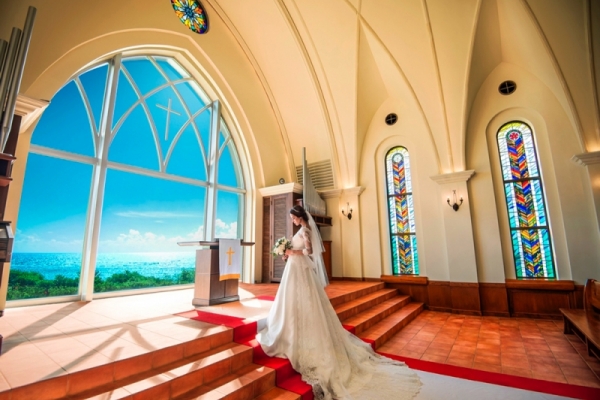 ＜アリビラ・グローリー教会＞お２人だけの結婚式（挙式＋ビーチフォトプラン）　ブライダルハウスTUTU沖縄